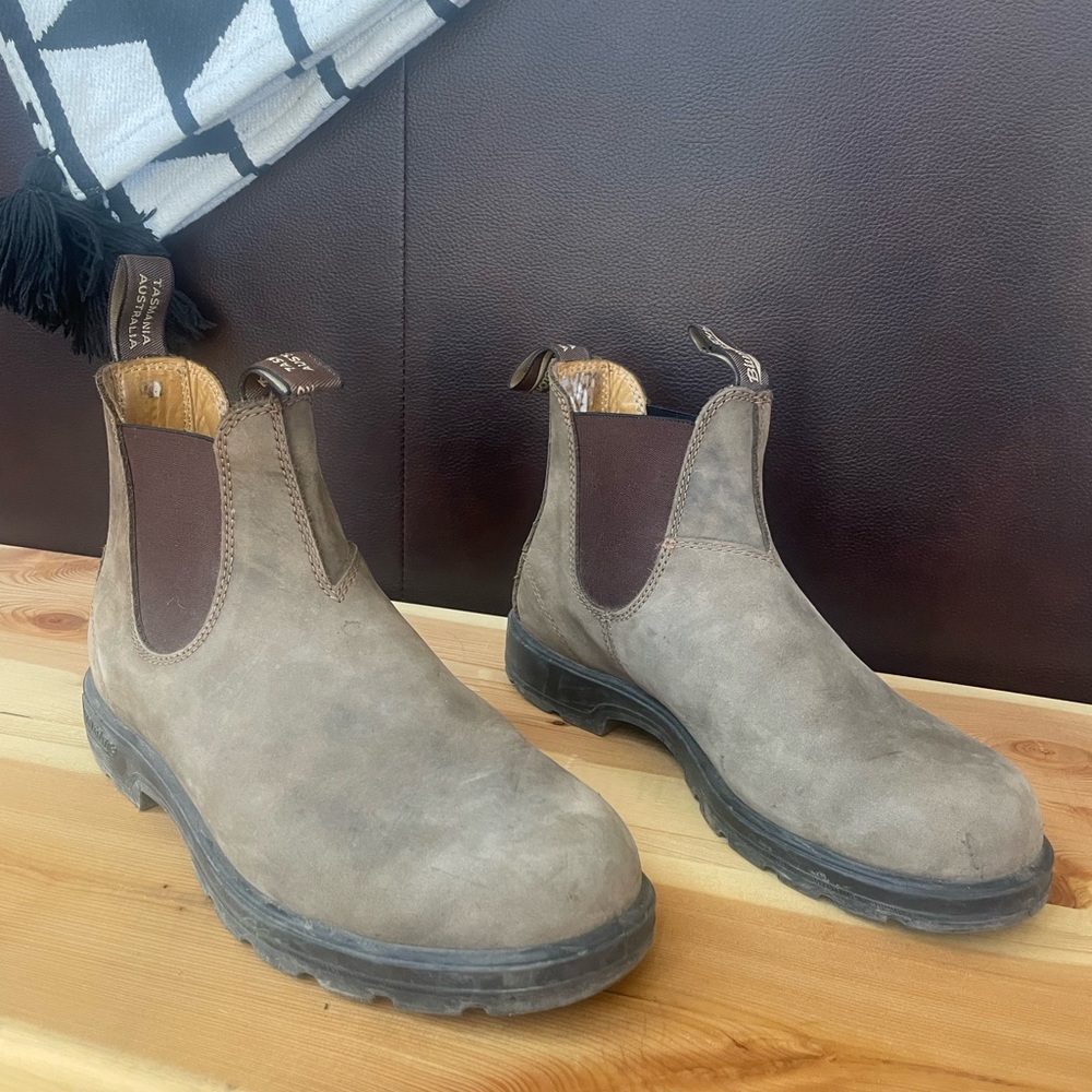 Women’s Blundstone Rustic Brown Chelsea Boots Size 10